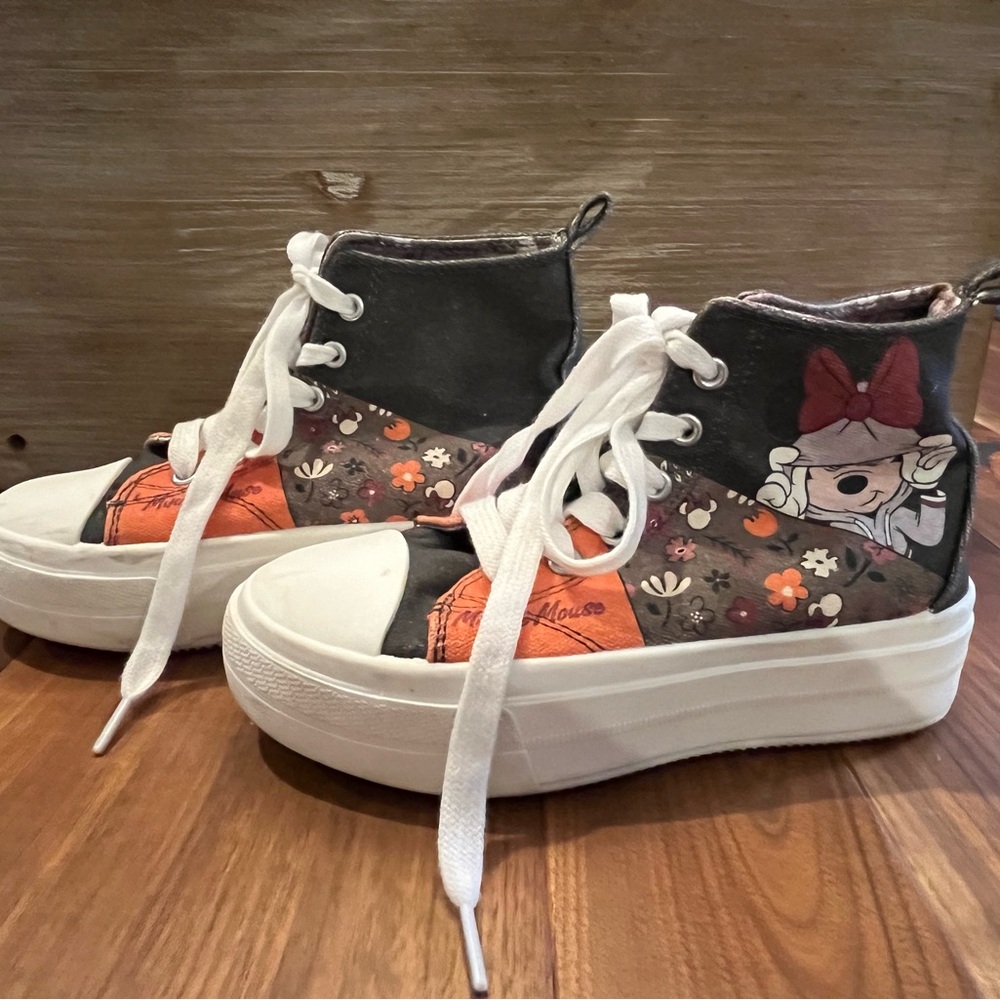 Girls Minnie Mouse Canvas Sneakers - Size 1
